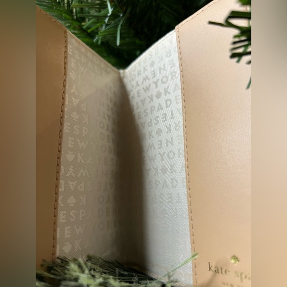 ✨SOLD✨KATE SPADE ♠️ Shore Street Ice Pop Print Passport Holder - Picture 5 of 5